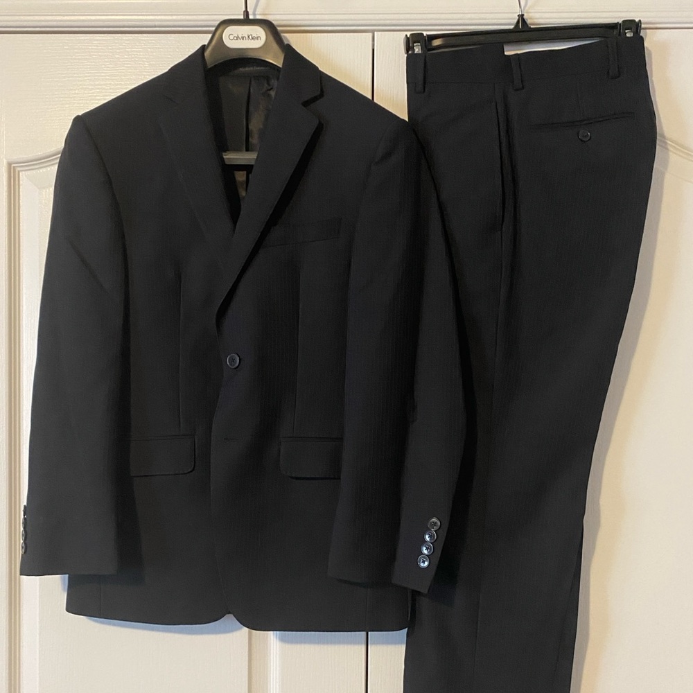 Calvin Klein 34S 2-Piece Suit